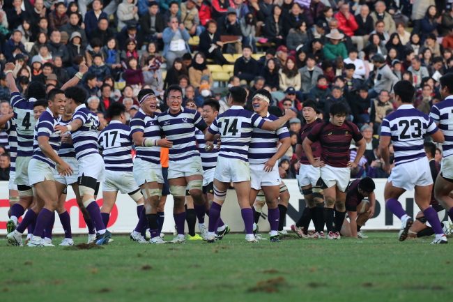The Meiji ruggers rejoicing in victory