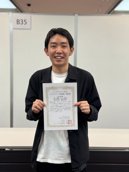ONO Genta, holding the award certificate on behalf of the team<br/>
<br/>
