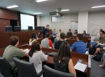 A lecture on the judicial system by Associate Professor Teruhisa Komuro of the School of Law, held in a mock courtroom