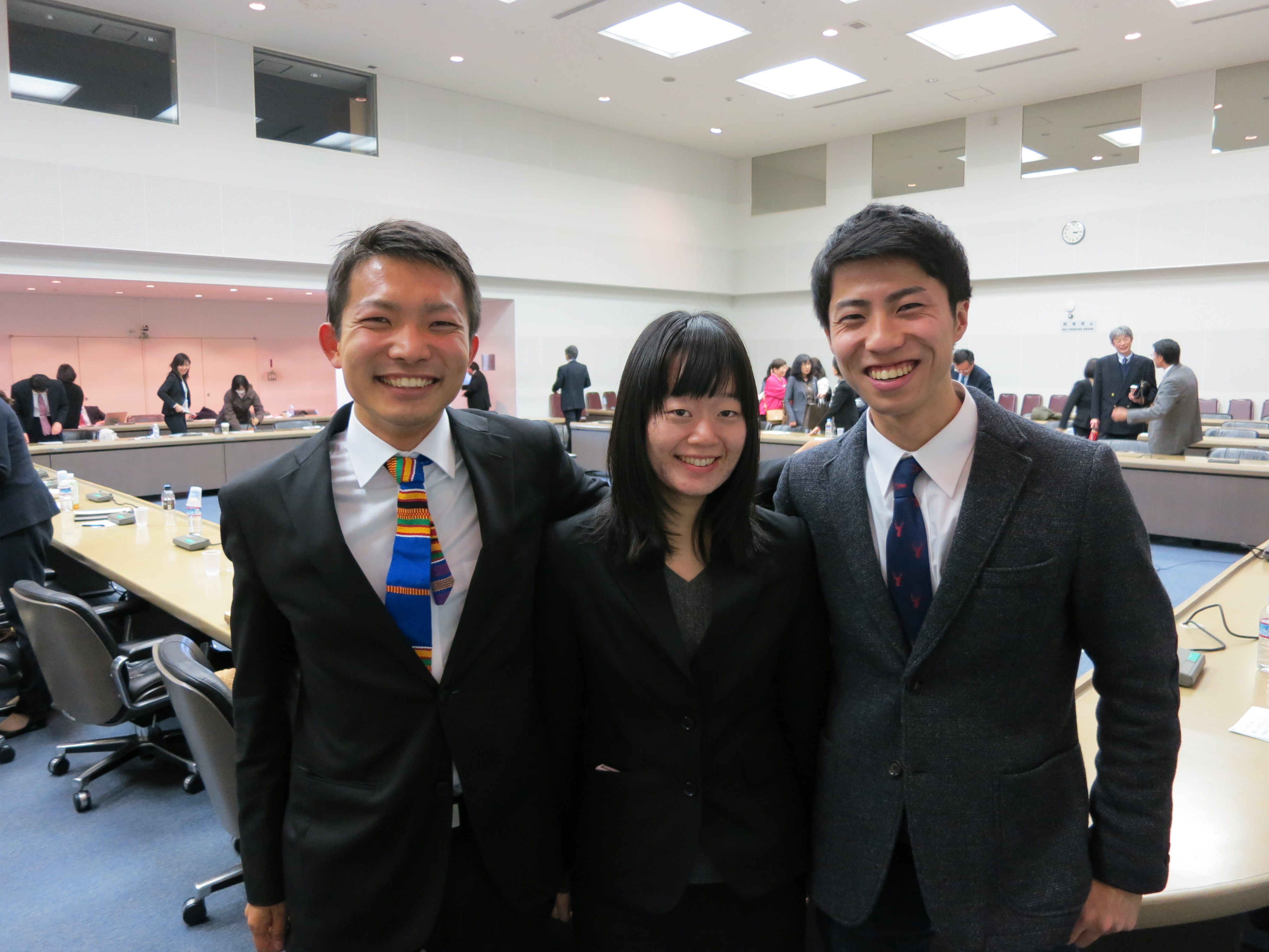 明治大学からの2015年度派遣学生（左から井土さん，山本さん，宇野さん）