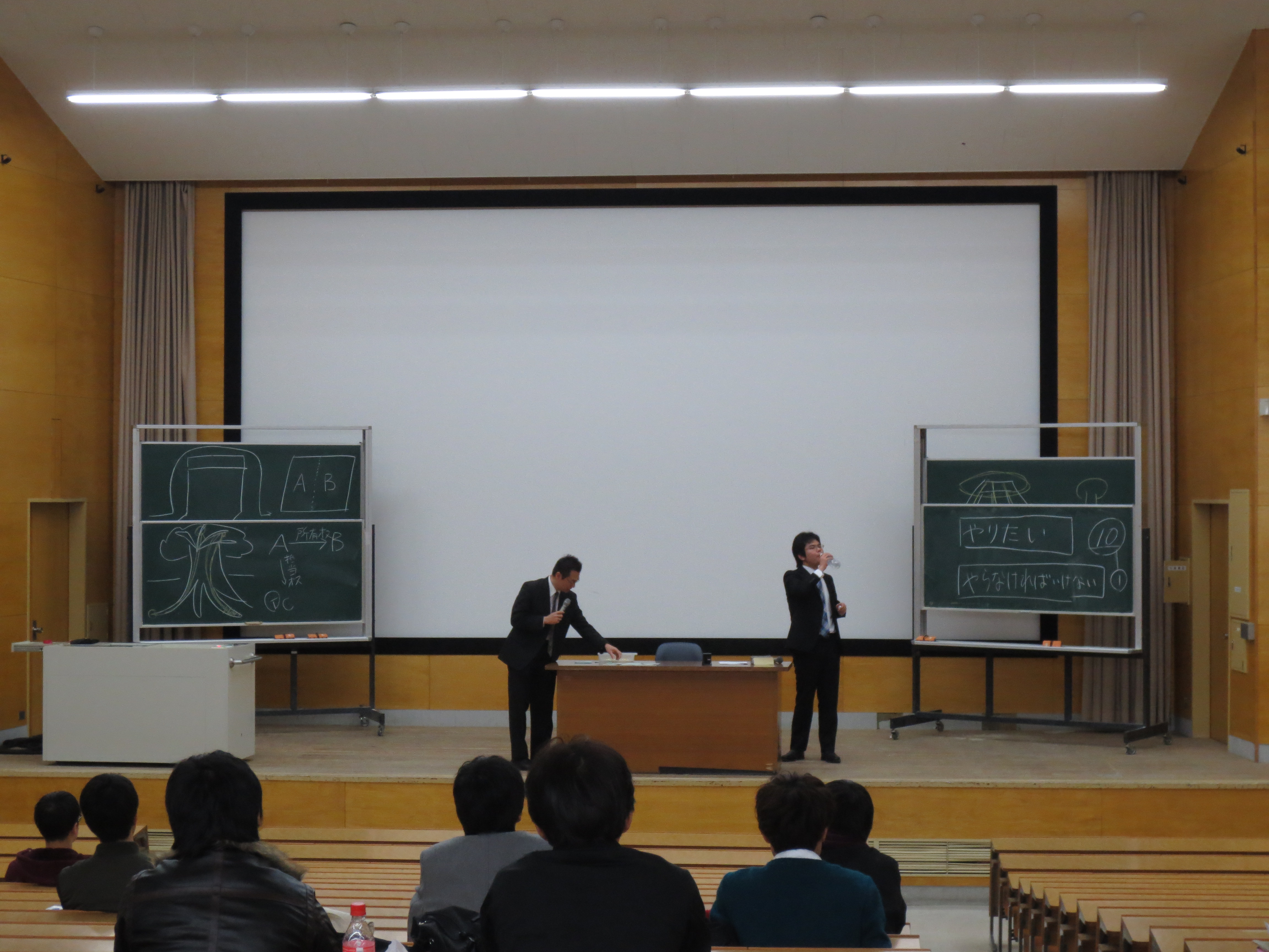 神田英明専任講師と古川翔さんの対談形式の質疑応答