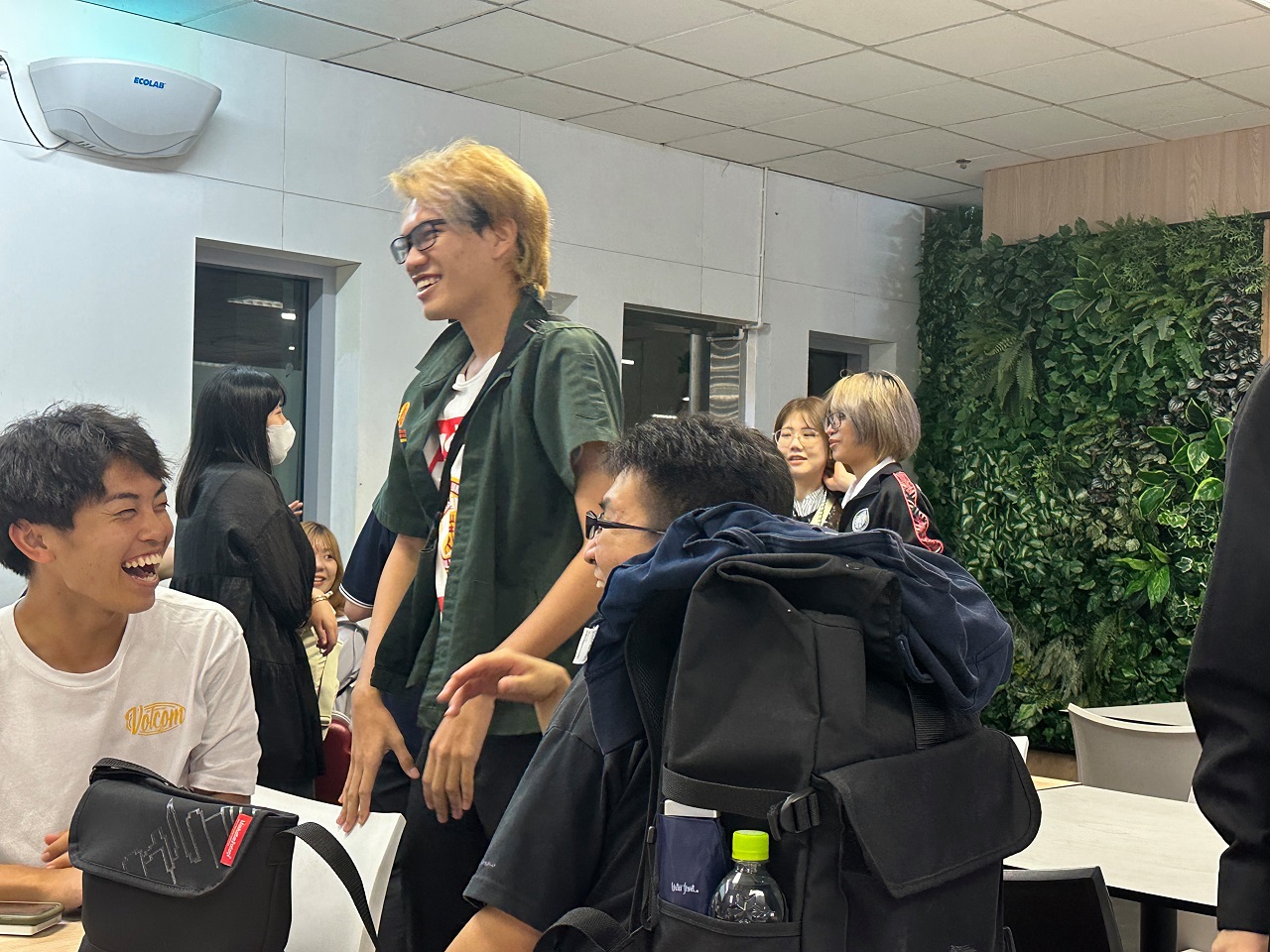 タイの学生が空港出迎え