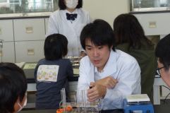 化学部 小学生対象理科実験講座で活躍