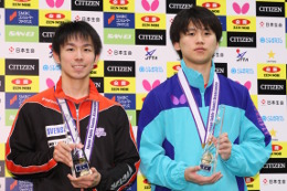 日本一に輝いた丹羽選手（左）・酒井選手のペア（写真：アフロスポーツ）