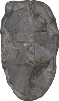 群馬県岩宿遺跡出土の打製石斧（重要文化財）