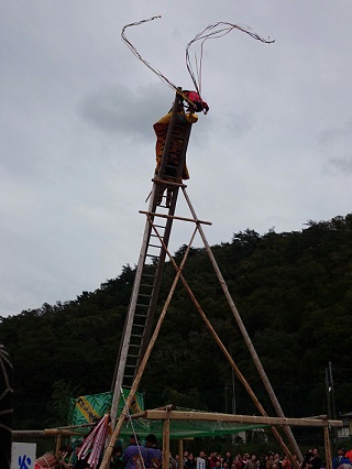 奉納後に披露された伝統芸能の一つ「はしご虎舞」
