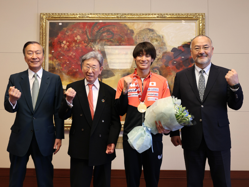 戸上隼輔選手が世界卓球2025の金メダル獲得を報告—ドイツでの生活とロス五輪への意気込みを語る