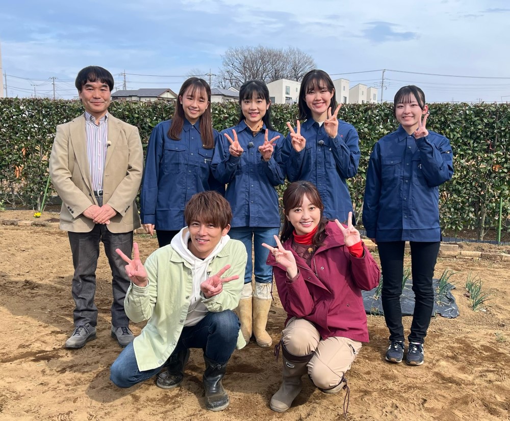 杉浦太陽さん、菊地亜美さんと野菜園芸学研究室（元木教授・学生たち）