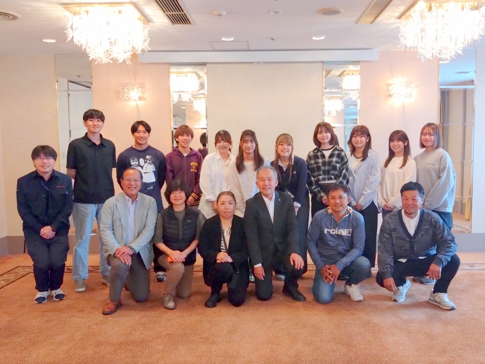 開会式での集合写真
