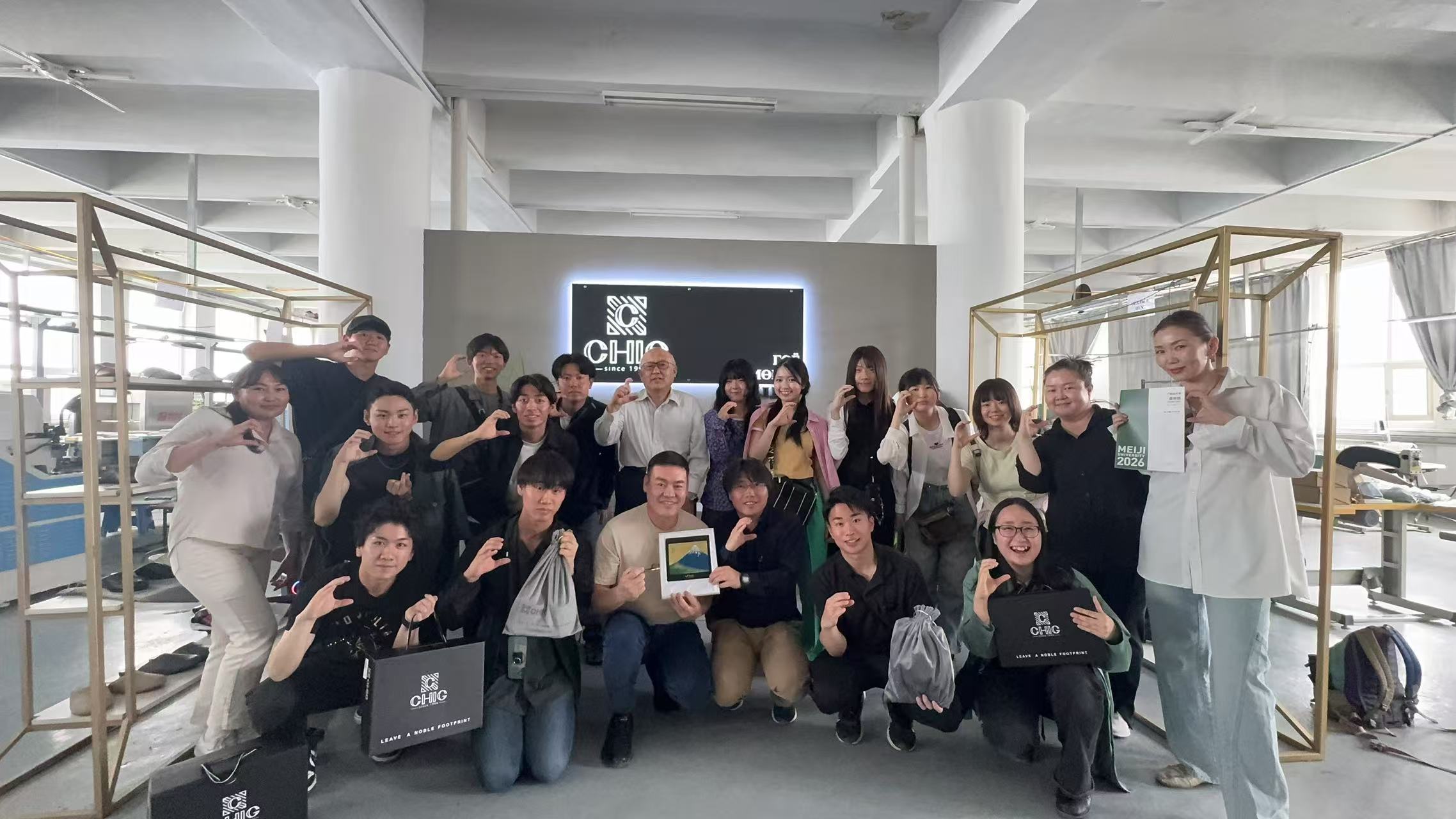 写真5：革靴工場（CHIG shoe’s factory）を訪問