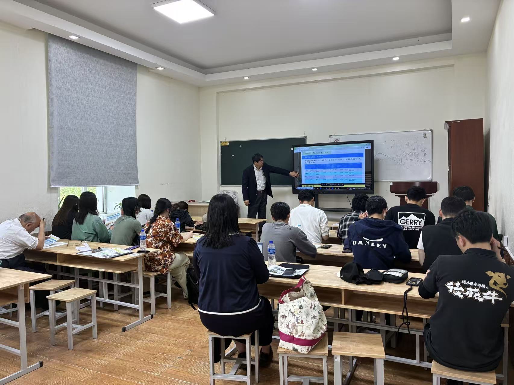 写真7：MON-SHEPについて学ぶ