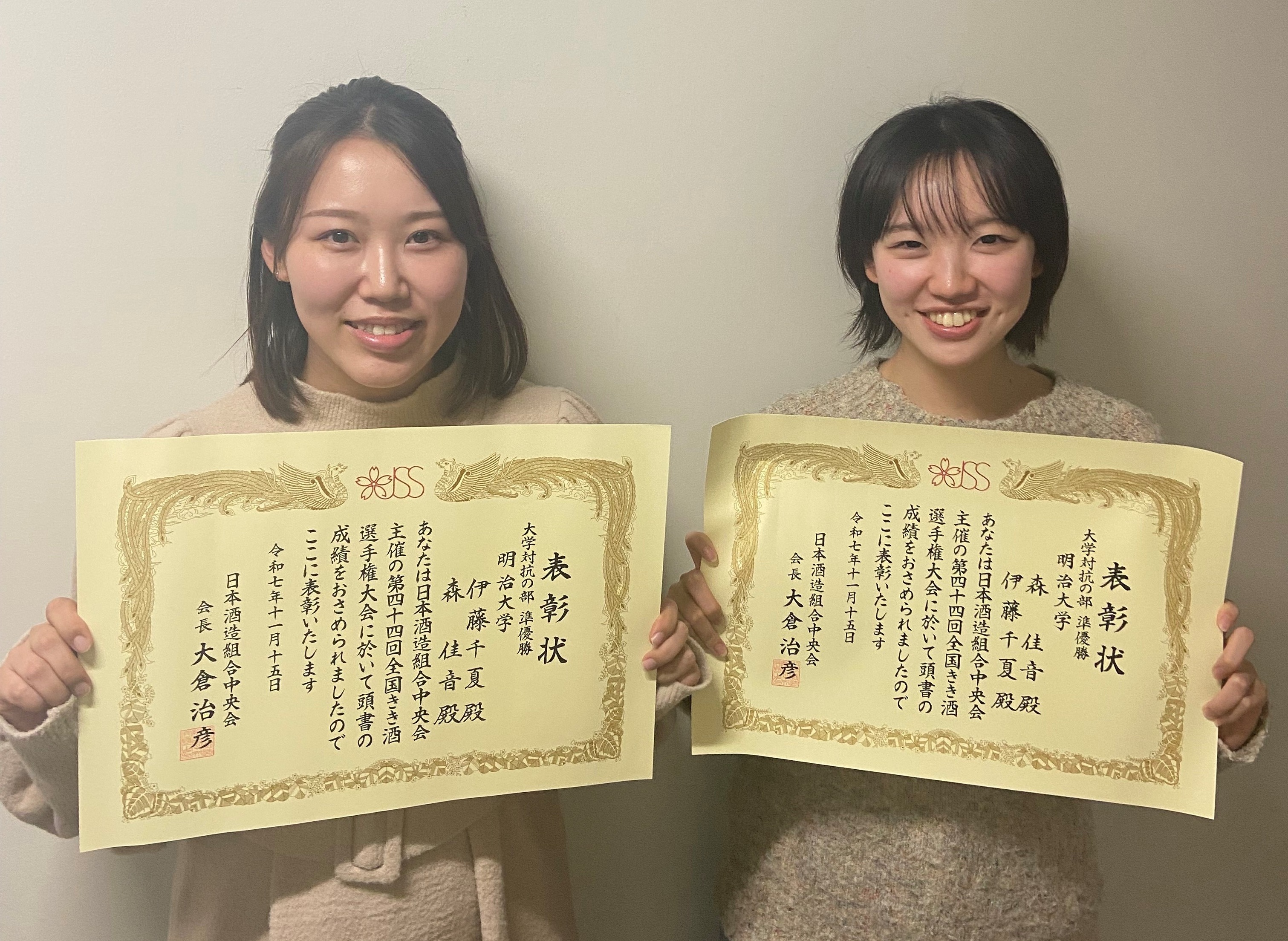 準優勝をした伊藤千夏さん（写真左）・森佳音さん（写真右）