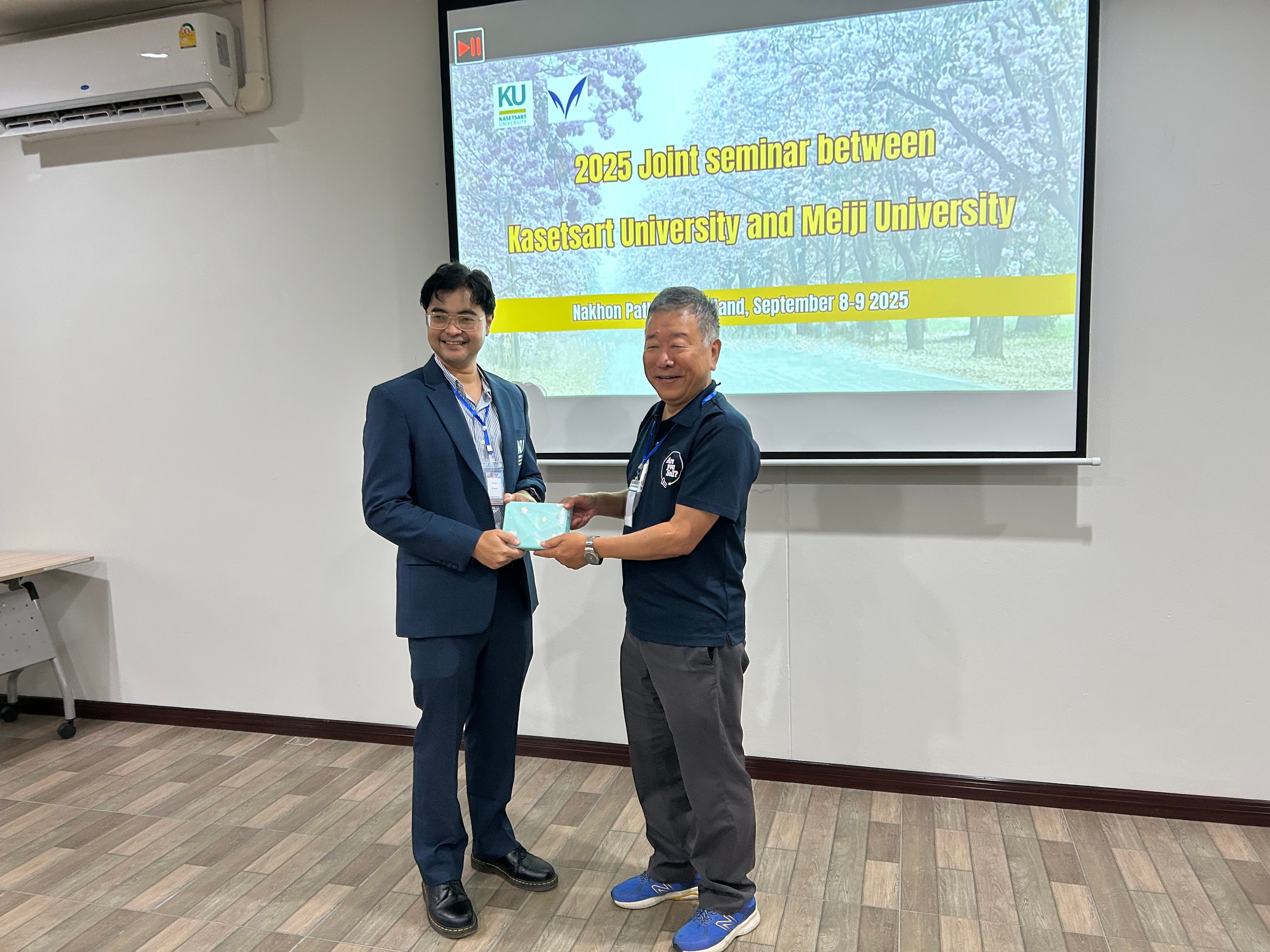 記念品授与の様子