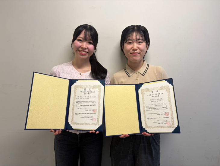 受賞した又木亮子さん（写真左）と原田百音さん（写真右）