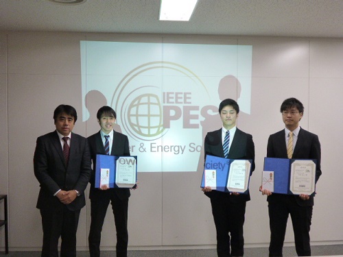（左から2番目）小川彰太さん