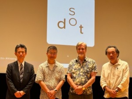 写真②左から伊藤心理臨床センター長、子どものこころクリニック山登院長、セイックラ氏、斉藤氏