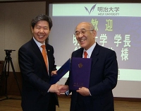 Left: Lee Hyo-soo,
President of Yeungnam University