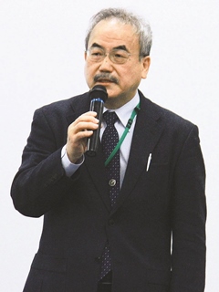 Professor Nakabayashi giving a lecture on “urban reconstruction” in the training