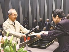Academy Director Otomo, handing out a certificate of completion