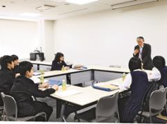 Vice President Matsuhashi shares his experiences and talk about reconstruction support activities conducted by the university and its students