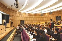 The Chinese high-school students were also eager to ask questions.
