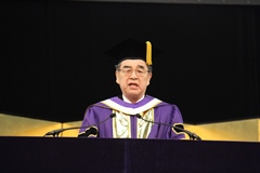 Chairman Kensou Hidaka giving his address