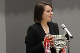 Ms. Kossowski (a third-year student in the School of Political Science and Economics) expressing her joy at receiving the President’s Prize 