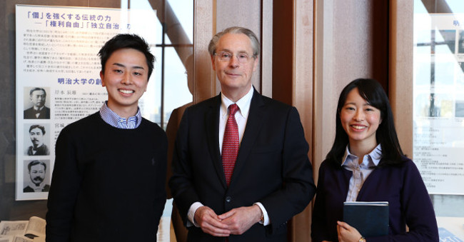 Nagasawa (left) and Shimizu (right) showed Mr. Hyland around the campus. 