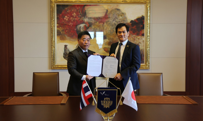 (Left)President Keiichiro Tsuchiya (Right)President Worsak Kanok-Nukulchai