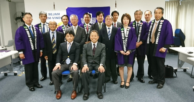 Group photo taken after the ceremony 