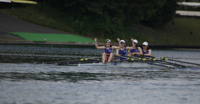 The four members of the women’s coxless quadruple squad rejoicing in their victory<br/>
(photo by Meidai sport newspapers club)