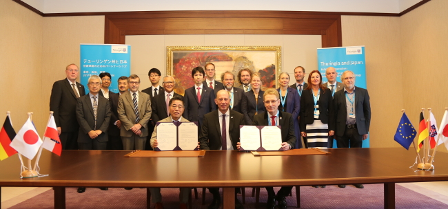 (From left) President Tsuchiya, Minister Wolfgang Tiefensee, Prof. Rainer Knauf