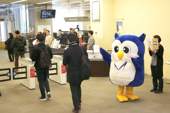 Meijiro also put in an appearance at the moment the fourteen millionth visitor came through the door.