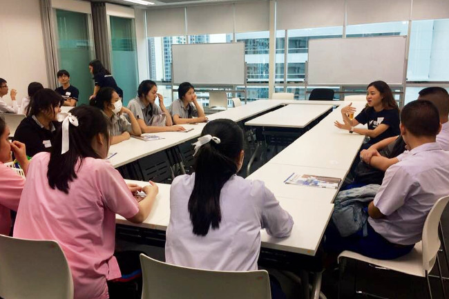 Explanations from former Meiji International Exchange Students