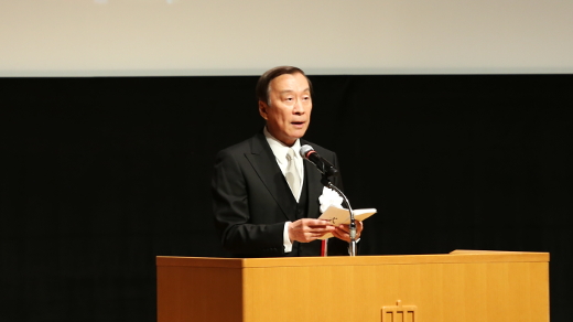 Chairman, Board of Trustees Yanagiya delivering a speech<br/>
<br/>
<br/>
