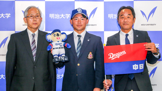 (From left) General Manager Yamamoto, Captain Maruyama, Manager Tanaka <br/>
<br/>
<br/>

