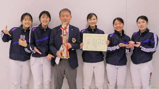 Meiji student-athletes celebrating their championship (photo: Meidai sports)