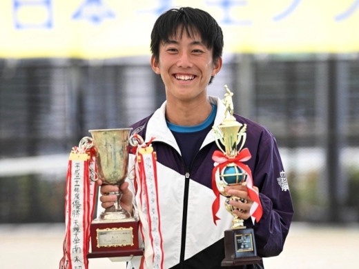 Yuuto Yonekawa, the singles champion<br/>
(photo: shoko)