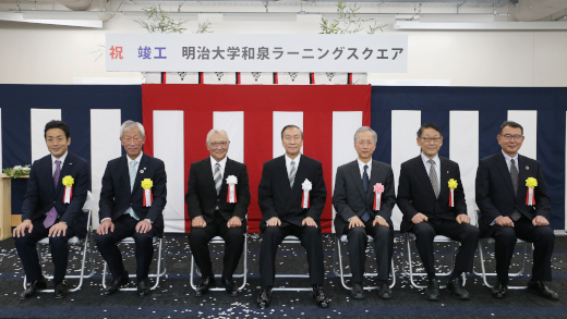 center left: President Dairokuno  <br/>
center: Chairman, Board of Trustees Yanagiya<br/>
<br/>
<br/>
