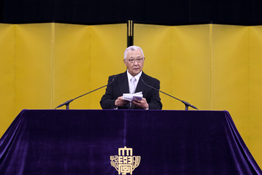 President Dairokuno gives an address<br/>
<br/>
<br/>
