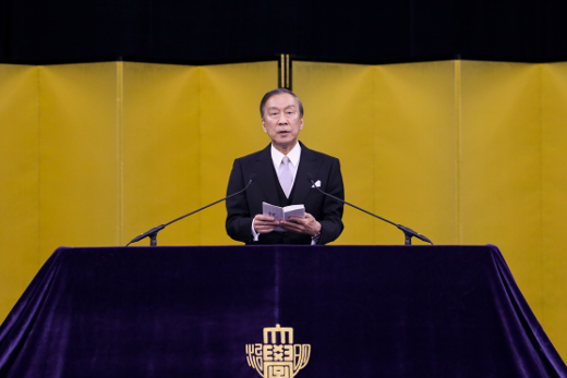 Chairman, Board of trustees Yanagiya gives a congratulatory address<br/>
<br/>
<br/>
