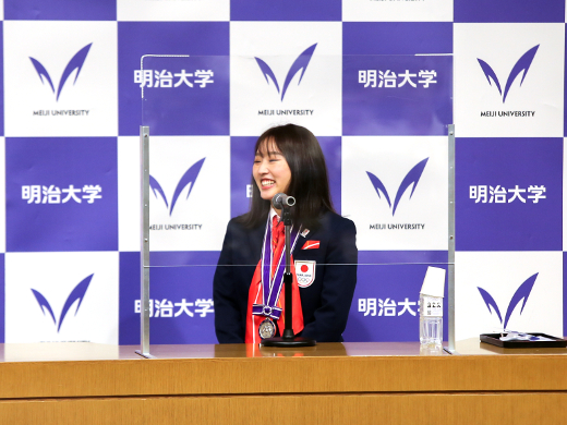 Higuchi smiling during her talk for students<br/>
<br/>
<br/>
