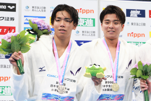 YANAGAWA (right), winner of the 100-meter backstroke, and MATSUYAMA, finishing second<br/>
<br/>
(All photos courtesy of the Meidai sports)<br/>
<br/>
