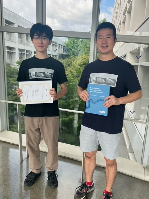 IKEDA Yuya (left) and Assistant Professor EKINO Taisuke<br/>
<br/>
