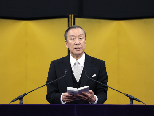 Chairman, Board of Trustees Yanagiya delivers a congratulatory address<br/>
<br/>
<br/>
