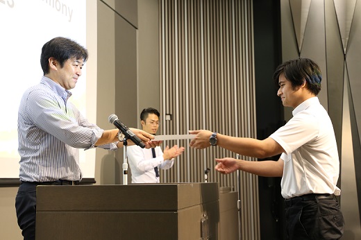 Ashraf (right) receiving a certificate of commendation from KIKUCHI Tadao, Director, International Student Center<br/>
<br/>
<br/>
