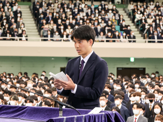 A pledge by a representative of new students in the morning session (Mr. Kasahara)<br/>
<br/>
<br/>
