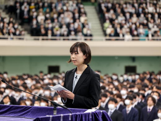 A pledge by a representative of new students in the afternoon session (Ms. Yokoyama)<br/>
<br/>
