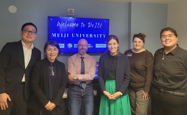San Francisco State University (Commemorative photo with representatives in charge of the International Education Division)<br/>
<br/>