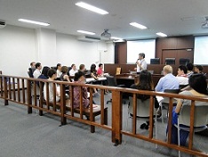  A lecture held in a moot court classroom